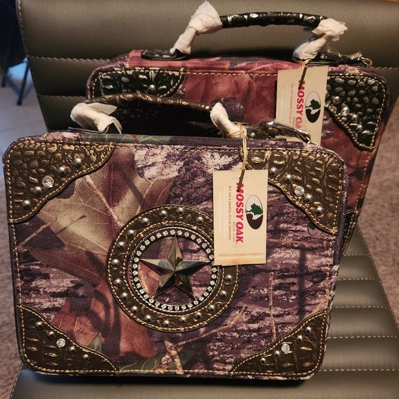 Brand New Mossy Oak Studded Bible Covers (1 Available) - Picture 5 of 16